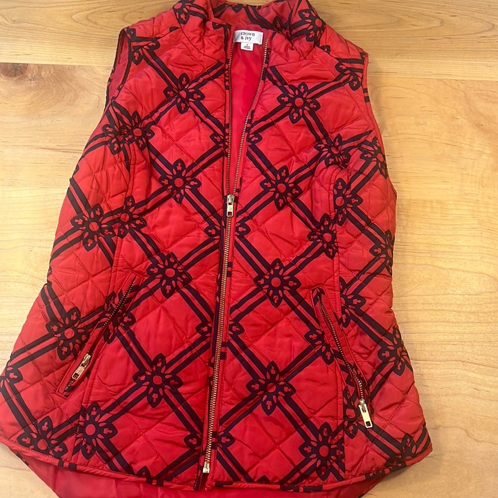 Crown & Ivy puffer vest red and black patterned